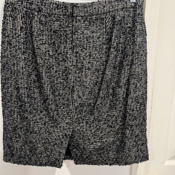J. Crew Black and beige Tweed Pencil Skirt  size 6 # 228 - Picture 3 of 7